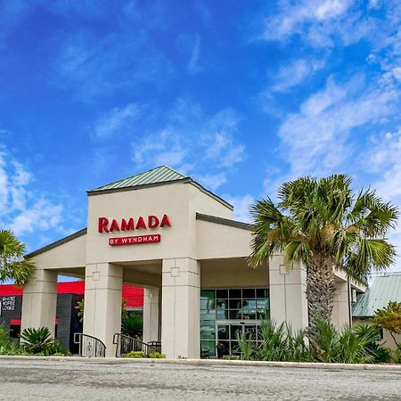 Ramada By Wyndham Del Rio Hotel Buitenkant foto
