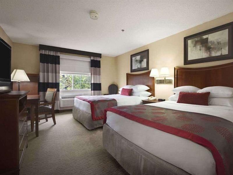 Ramada By Wyndham Del Rio Hotel Buitenkant foto