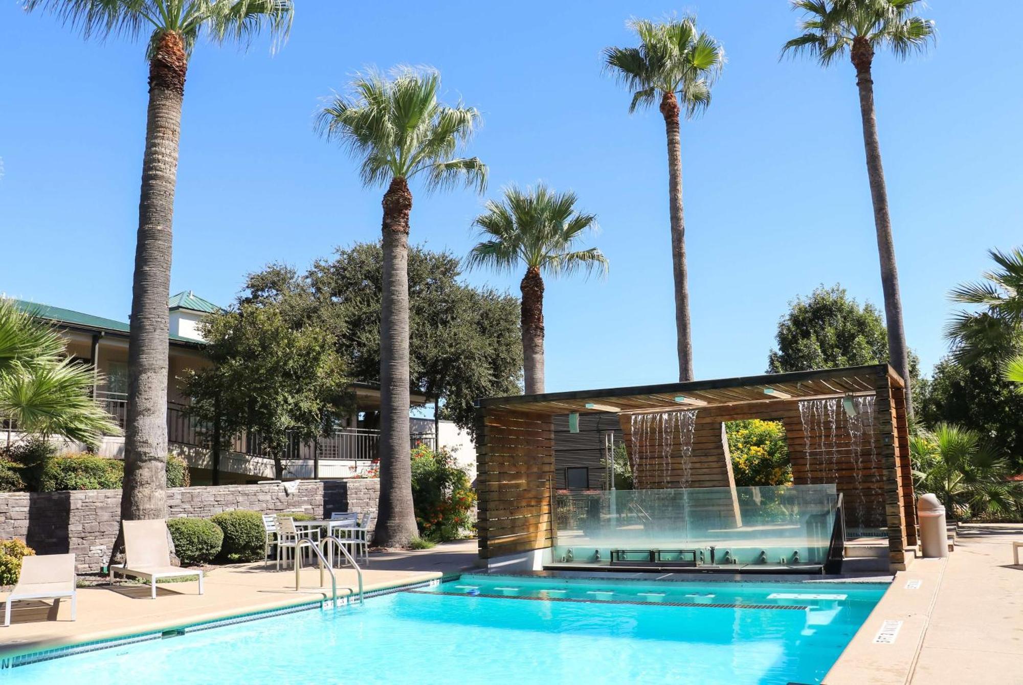Ramada By Wyndham Del Rio Hotel Buitenkant foto